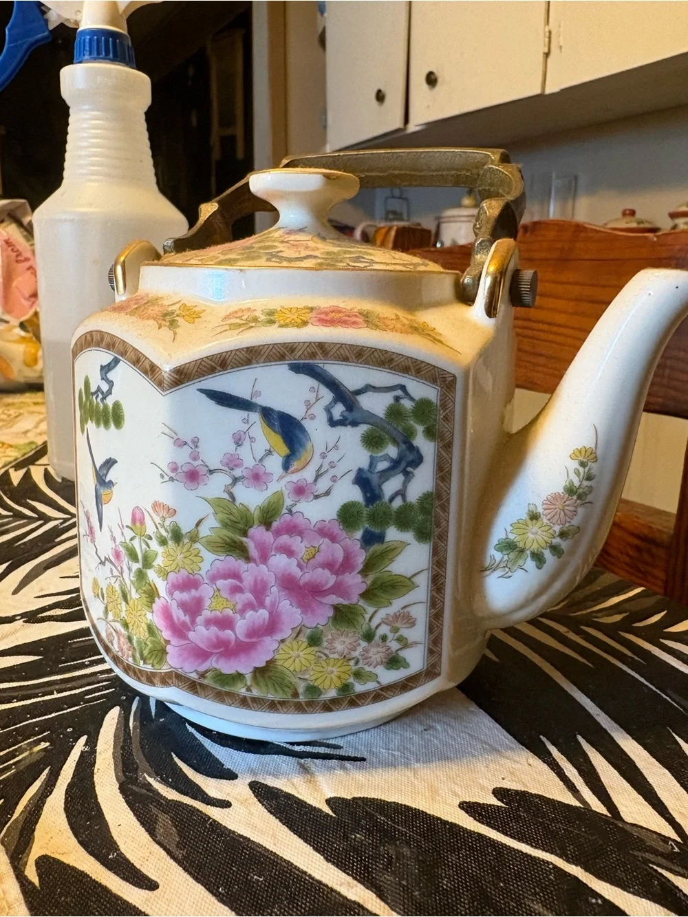 N/A porcelain teapot
